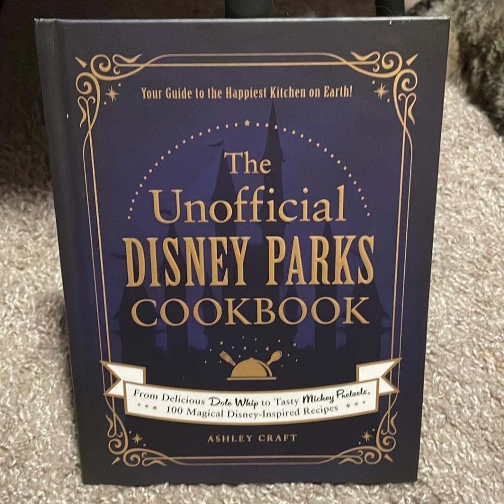 COPY - BRAND NEW: UNOFFICAL DISNEY PARKS COOK BOOK